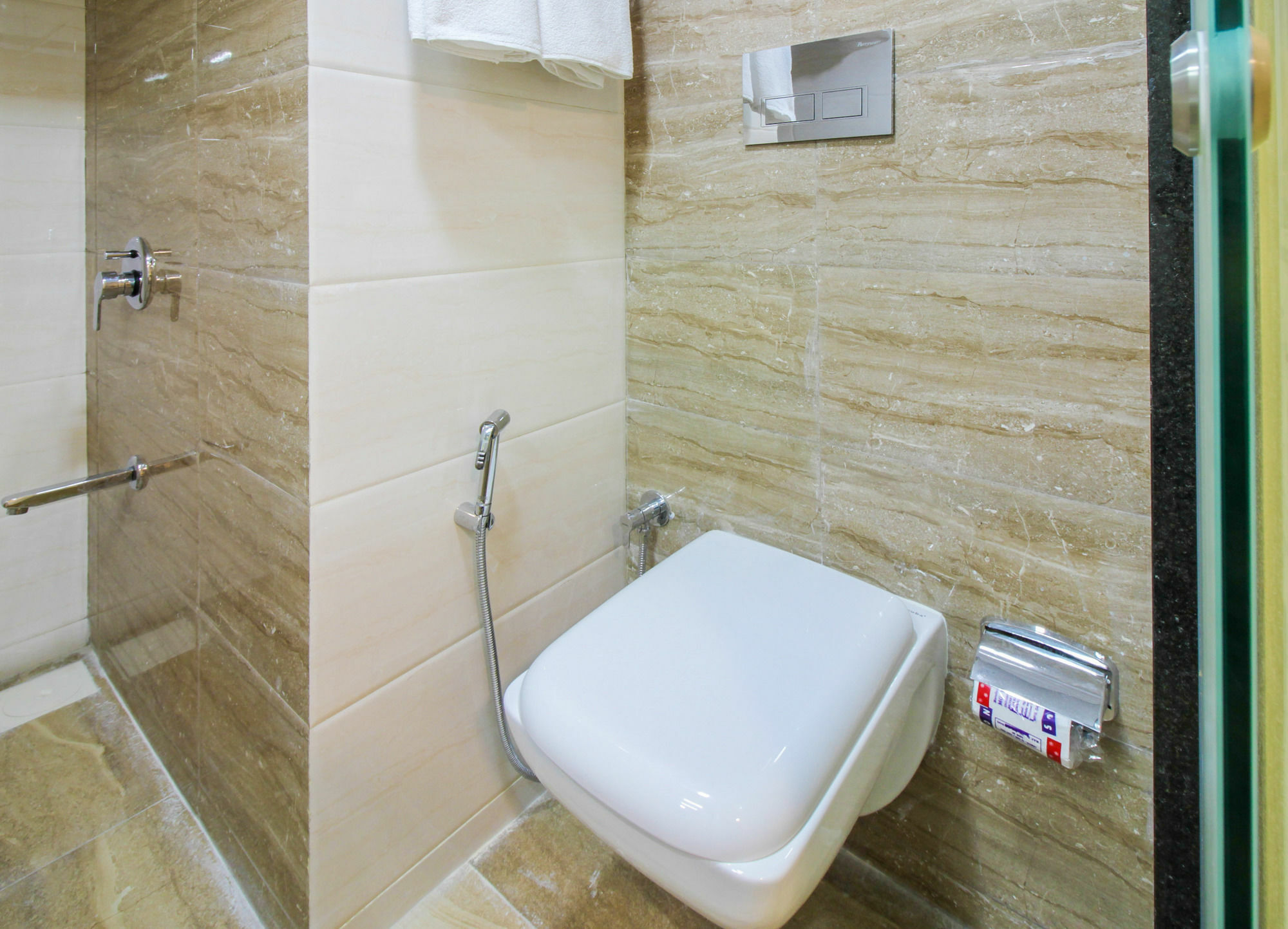 Fabhotel Plus Embassy Park Мумбаи Экстерьер фото